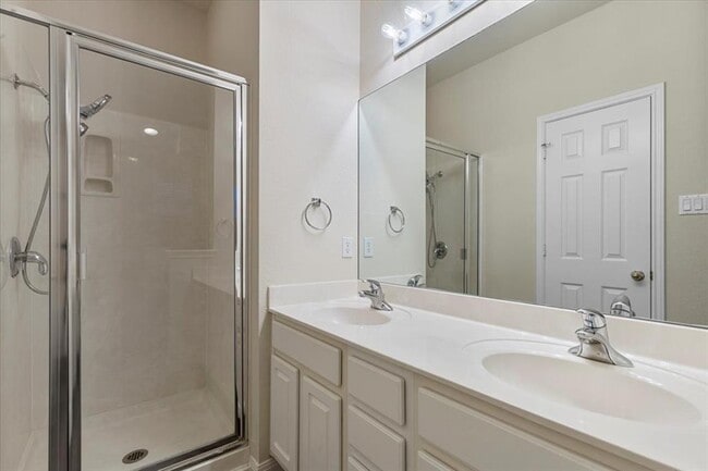 Foto del edificio - 16100 S Great Oaks Dr