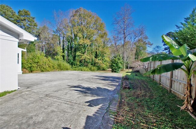 Foto del edificio - 300 Plantation Rd SW