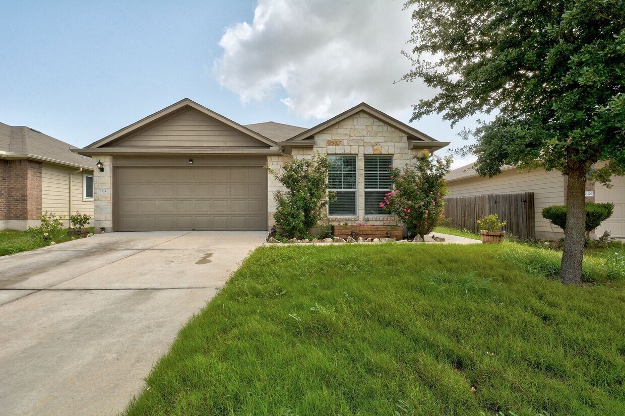 Primary Photo - 13324 Pine Needle St
