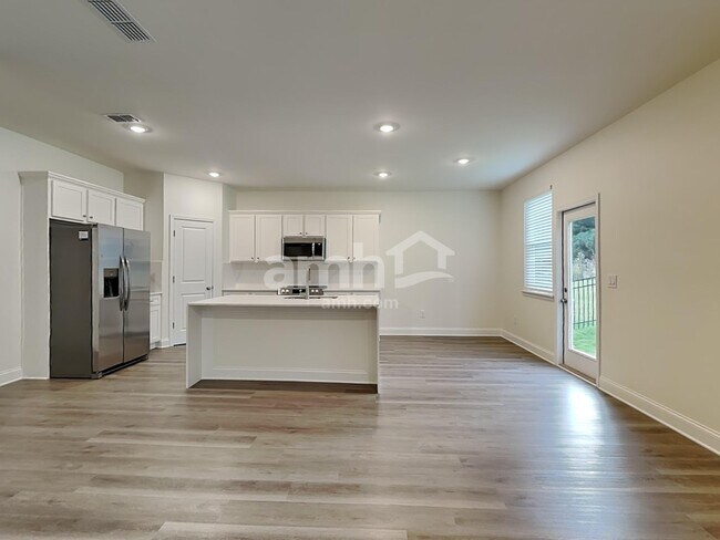 Building Photo - 890 Jubilation St