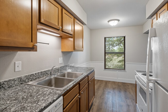 Building Photo - Peppercorn Apartments