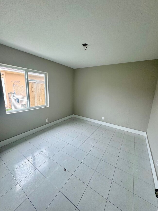 Foto del edificio - 260 SW 8th Ave