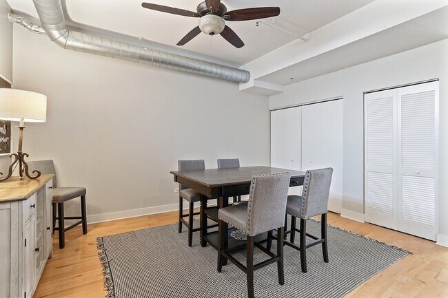 Foto del edificio - 354 River St