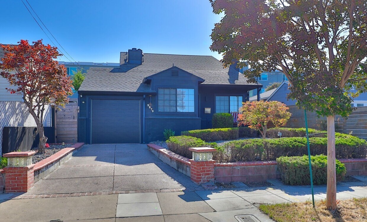 Primary Photo - Spacious 3BR/2 Full Bath House in Oakland ...