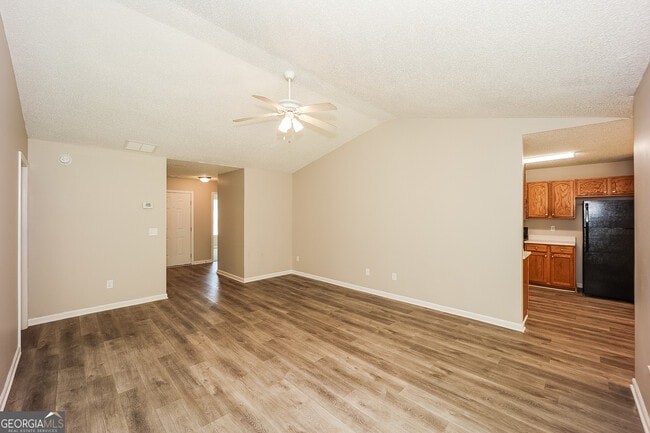 Foto del edificio - 64 Mineral Springs Ln