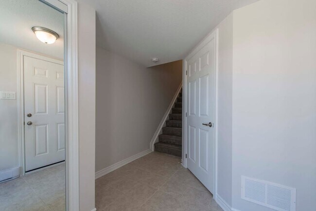 Photo du bâtiment - 82 Feathertop Ln