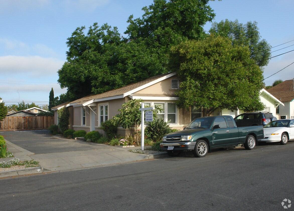 Primary Photo - 457-465 Raymond Ave