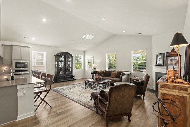 Building Photo - 855 Nightingale Ave
