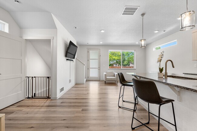 Foto del edificio - 1071 Spartan Ave