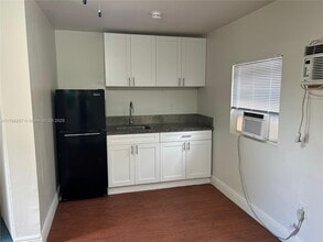 Building Photo - 1519 N 59th Terrace