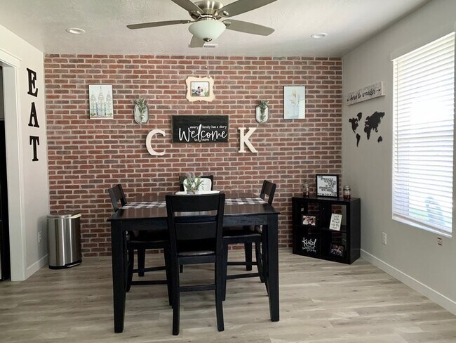 Foto del edificio - 774 Midtown Ln