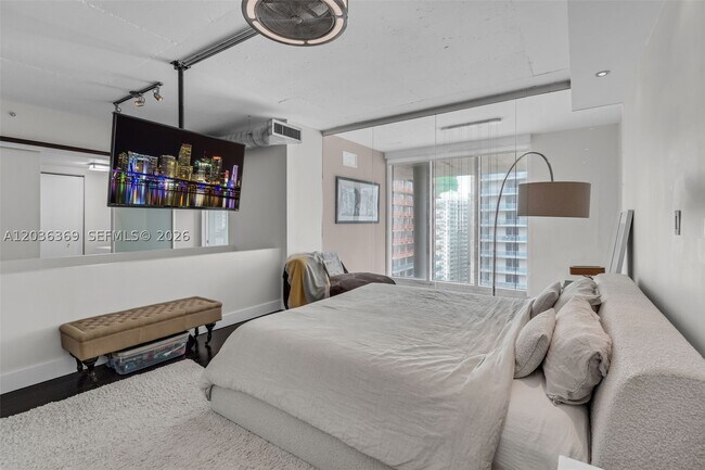 Foto del edificio - 690 SW 1st St