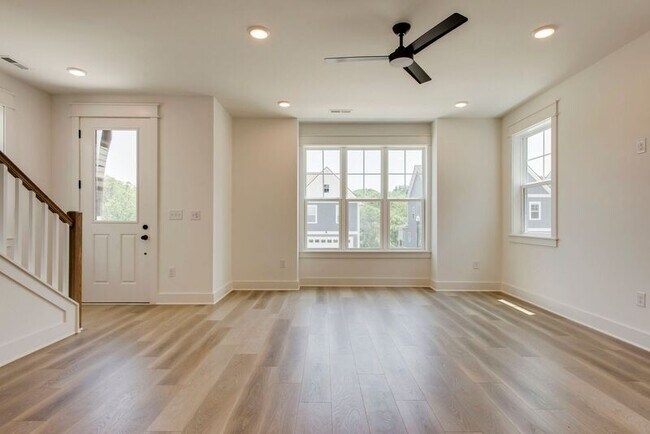 Building Photo - 216 Sounder Cir