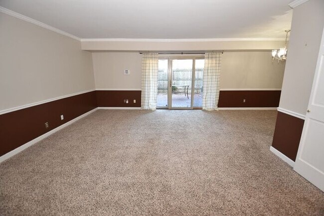 Building Photo - 2 bed 1 bath Topsfield Condo