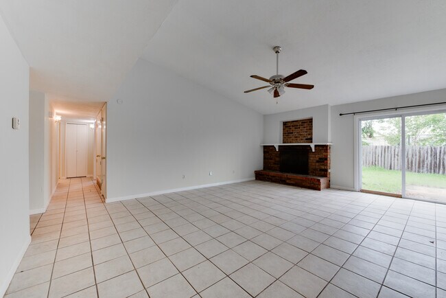 Foto del edificio - 15702 Mendocino Dr