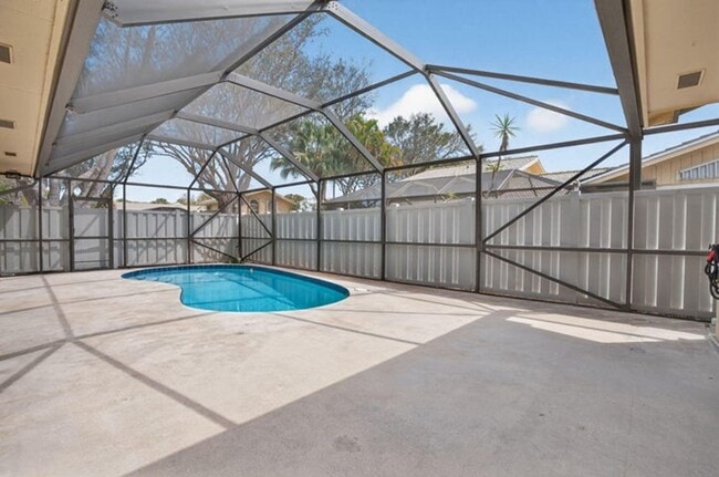 Foto del edificio - 5230 Woodruff Ln
