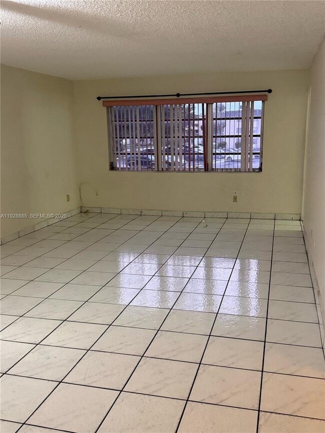 Building Photo - 1400 NE 191st St