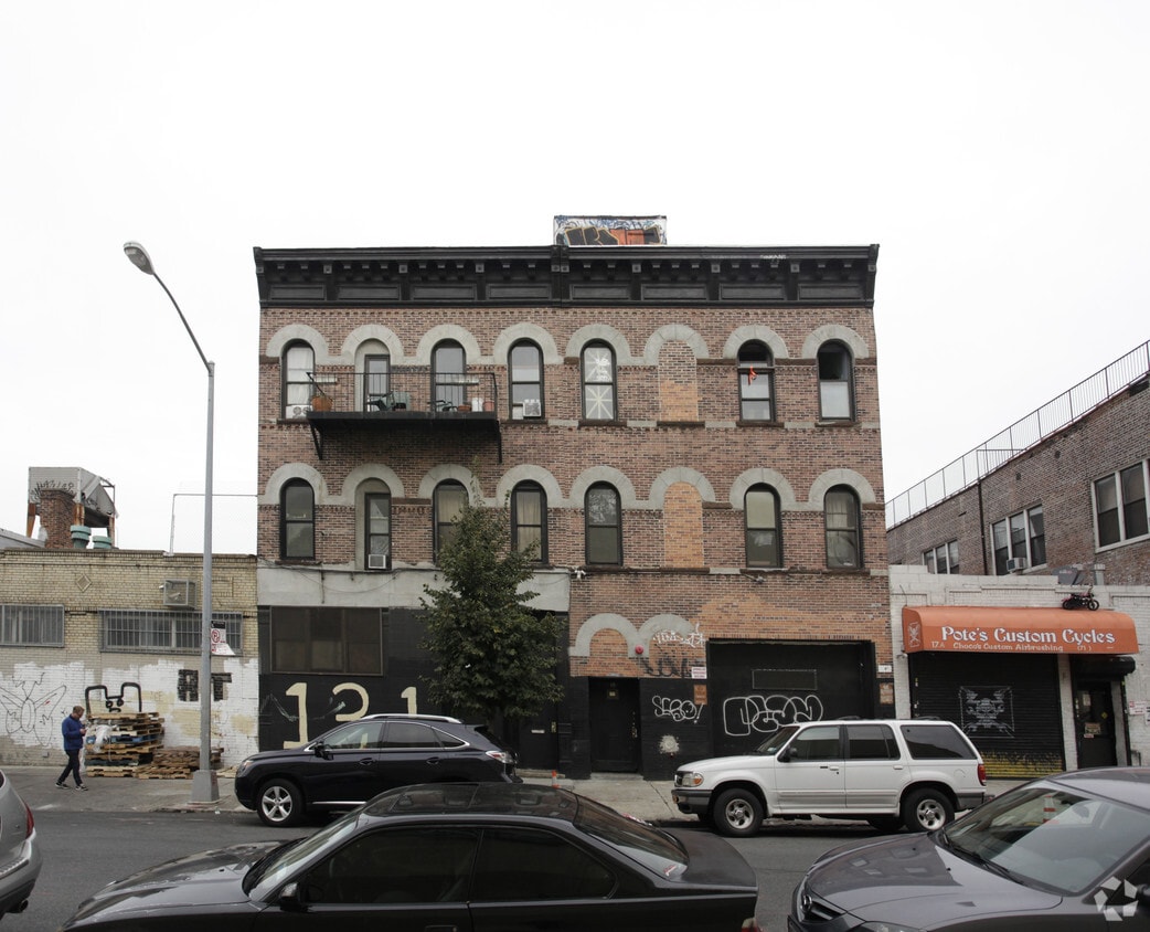 Building Photo - 13-15 Thames St