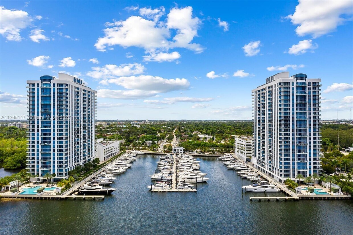 Primary Photo - 17301 Biscayne Blvd