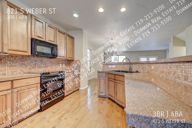Building Photo - 821 S Weber St