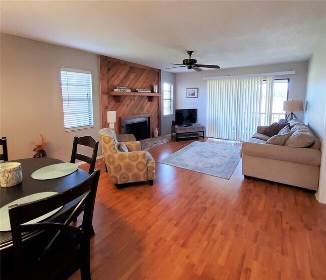 Foto del edificio - 112 Woodlands Ct