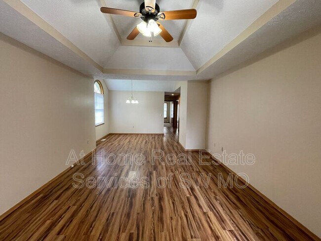 Building Photo - 1143 W Hummingbird Ln