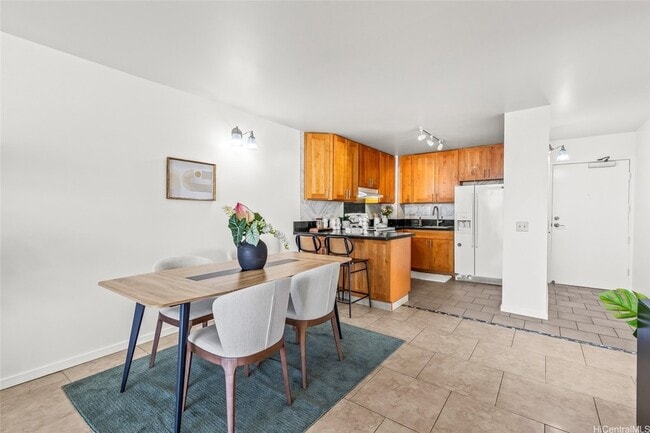 Building Photo - 2474 Kapiolani Blvd