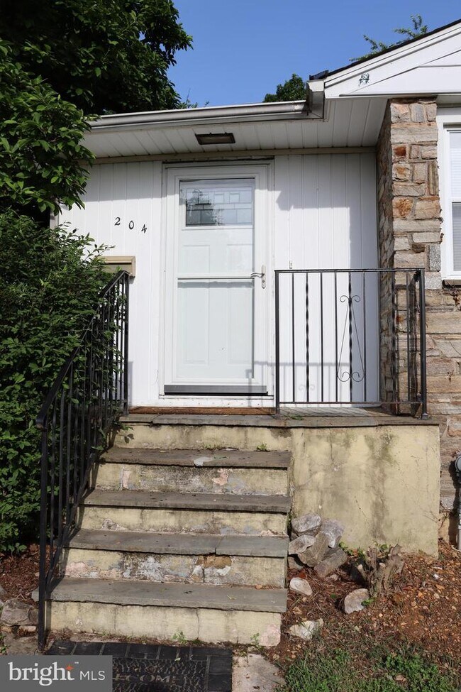 Building Photo - 204 Minta Ct