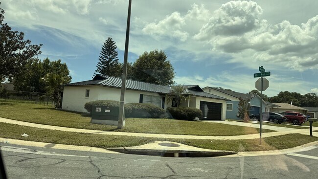 Building Photo - 1422 Myrna Ln