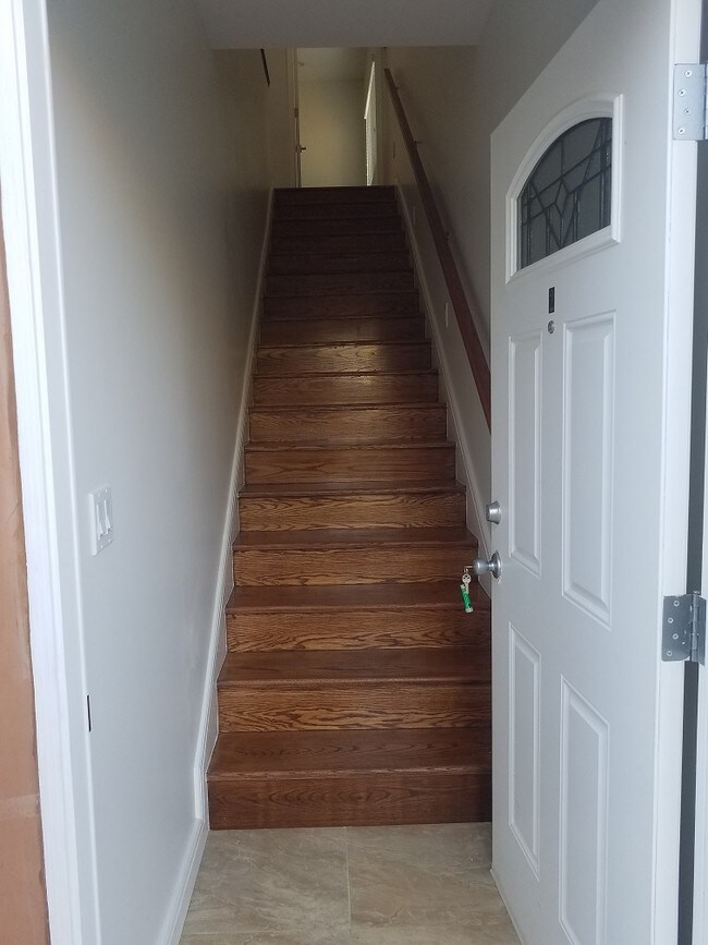 Entrada - 1429 S Sycamore Ave