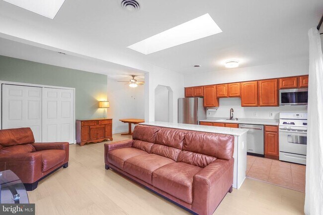 Foto del edificio - 2700 Dartmouth Rd