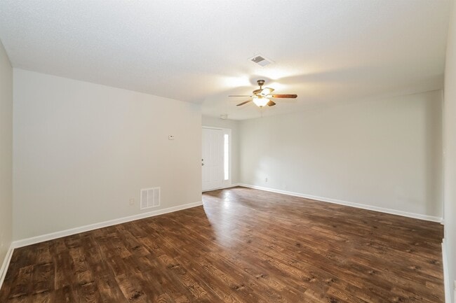 Building Photo - 4674 Royal View Dr
