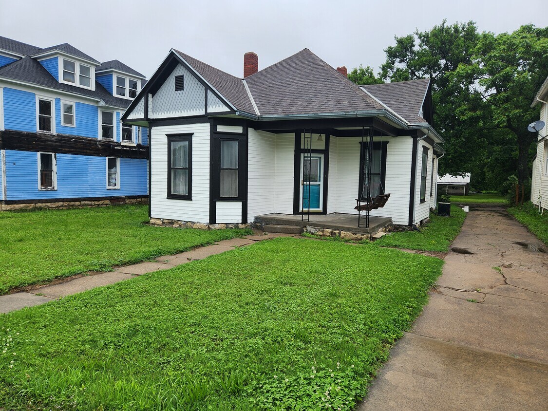 Foto principal - 218 W Main St