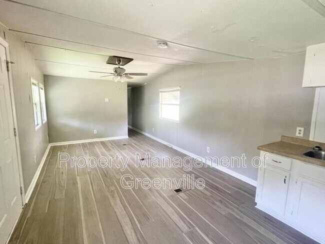 Foto del edificio - 155 Oakvale Rd