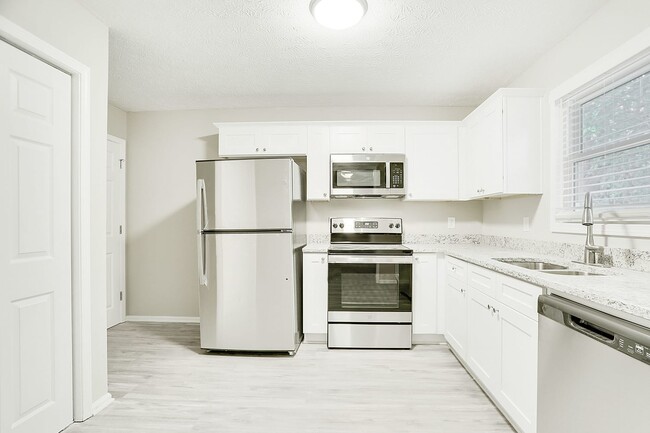 Building Photo - 1307 Williamsburg Ln