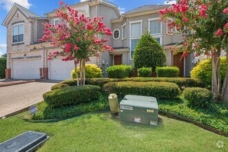 Building Photo - 2504 Champagne Dr