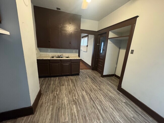 Foto del edificio - 1003 Main-E