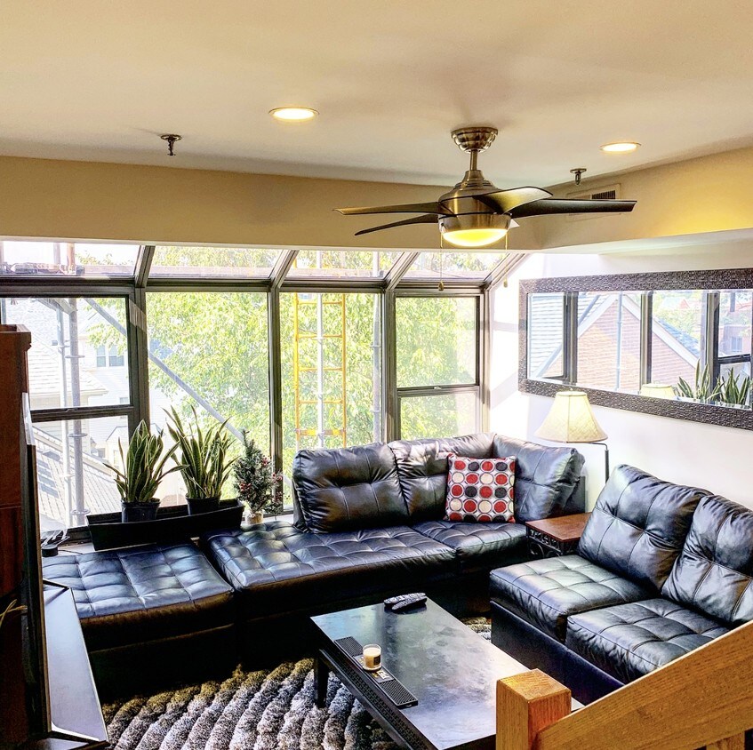 Foto principal - 1029 N Stuart St