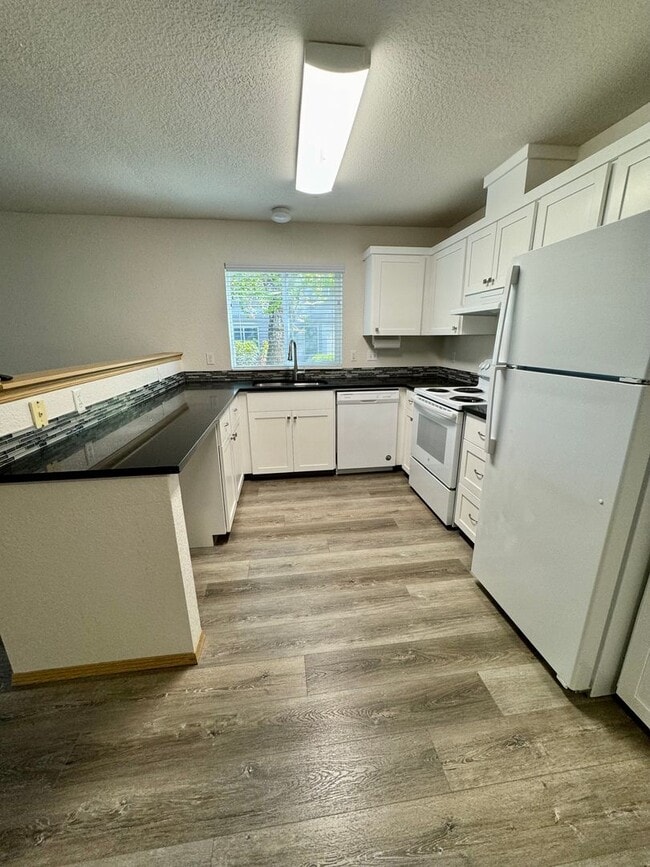 Foto del edificio - Renovated 2 Bedroom, 1.5 Bath Townhouse wi...