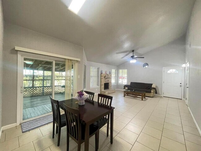 Foto del edificio - 14227 Clear Forest Dr