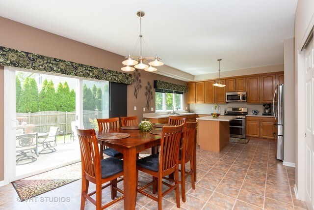 Building Photo - 1080 Dovercliff Way