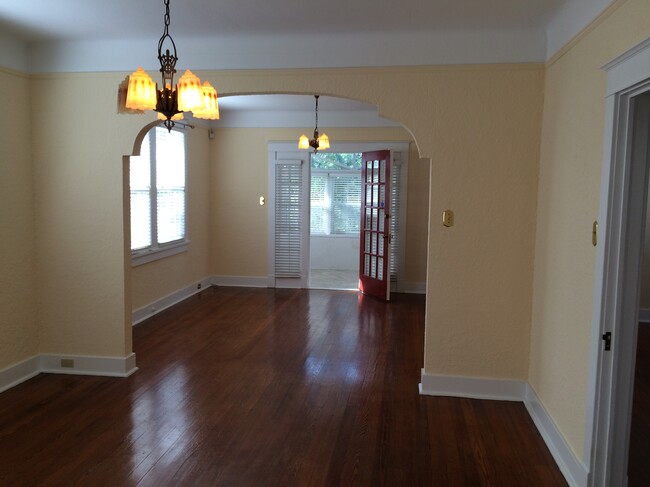 Living Room - 847 Weiblen Pl