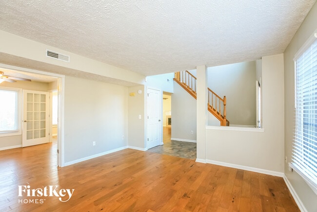 Building Photo - 10669 Misty Hollow Ln