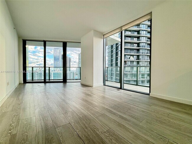 Foto del edificio - 501 NE 31st St