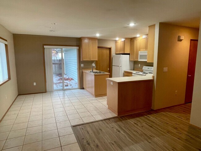 Building Photo - 2827-2827 Nevada St