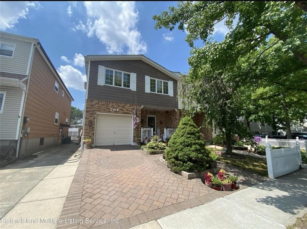 Primary Photo - 264 Sandalwood Dr