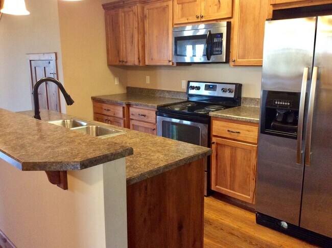 Building Photo - Duplex in South Heart