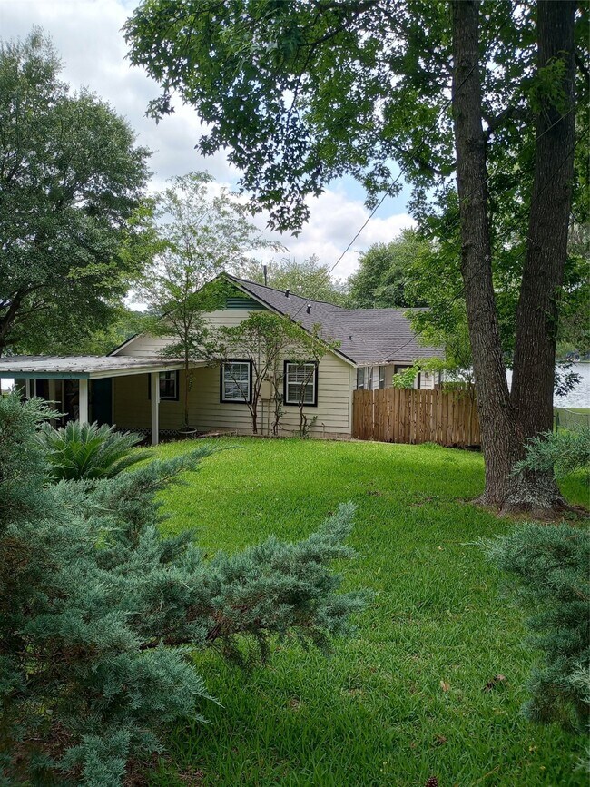 Foto del edificio - 13545 Northshore Loop