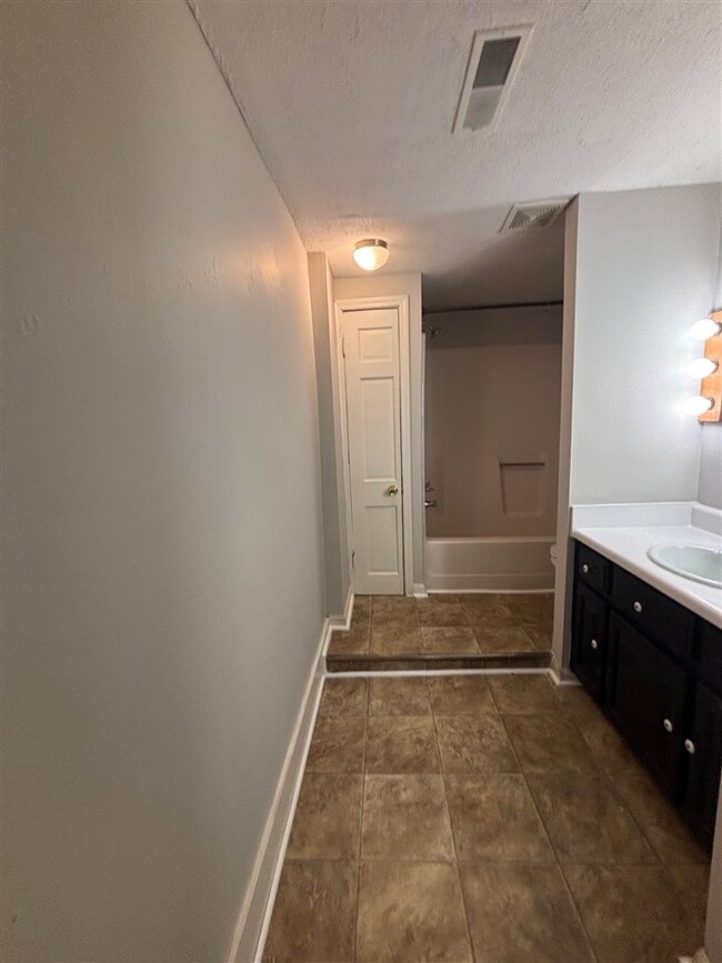 Building Photo - 1456 Park St