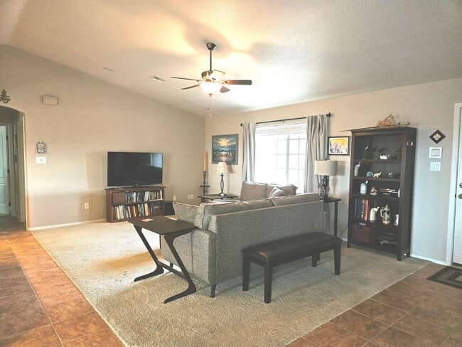 Building Photo - Golf course home for rent